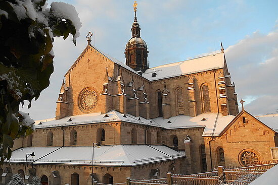 Schneebedeckte Kirche