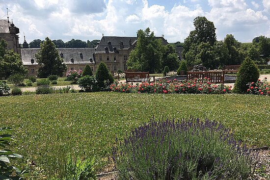 Park mit Bänken und Brunnen in Ebrach